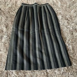 Vintage size 6 Tahari skirt